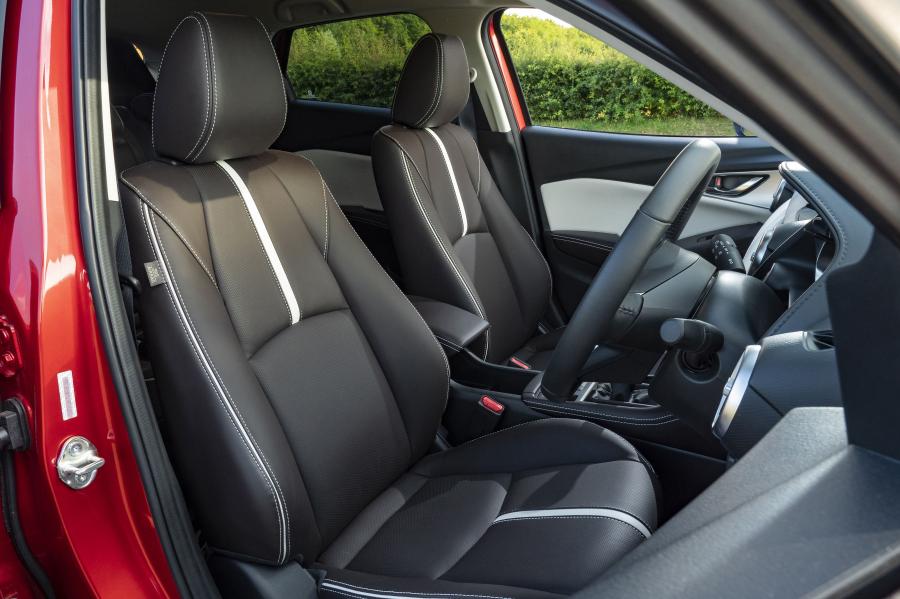 Интерьер Mazda CX-3 GT Sport Nav+ 2019 года  (UK) (фото 17 из 32)